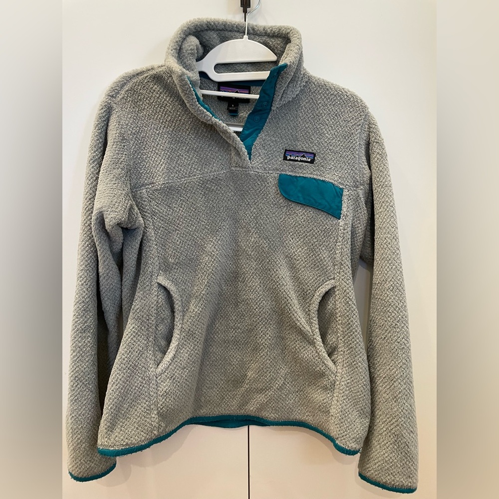 Gray and Teal Patagonia Fleece Pullover